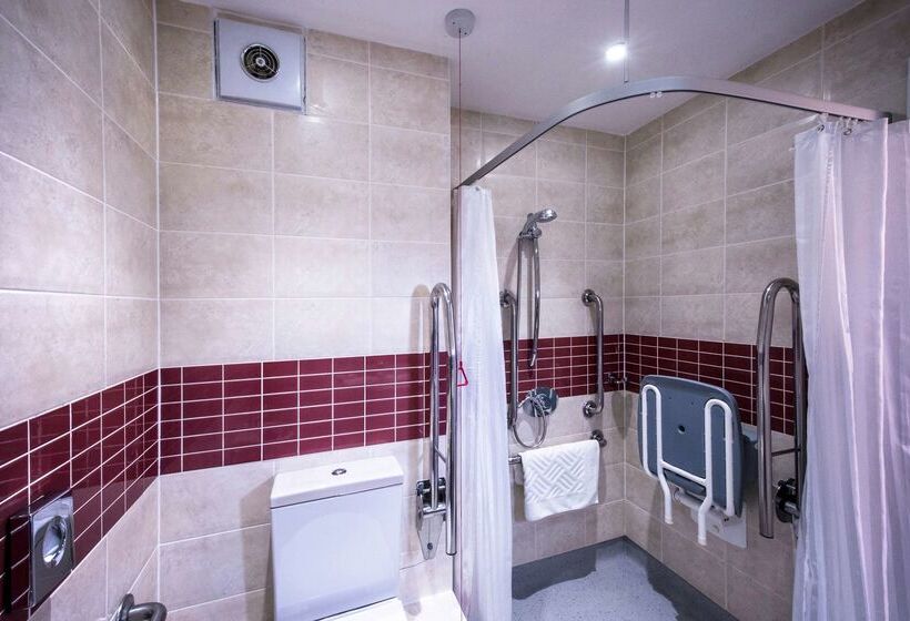 فندق Doubletree By Hilton Cheltenham Cotswolds