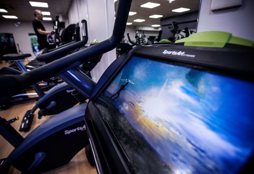 فندق Doubletree By Hilton Cheltenham Cotswolds