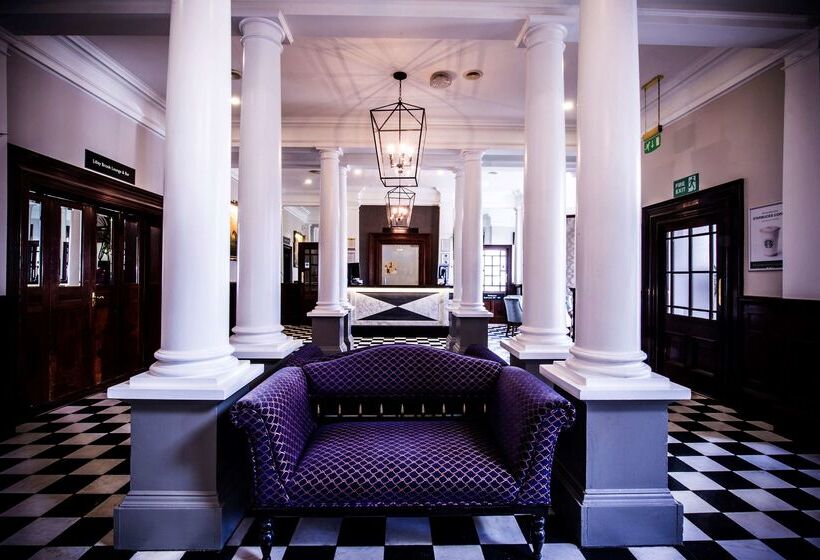 فندق Doubletree By Hilton Cheltenham Cotswolds