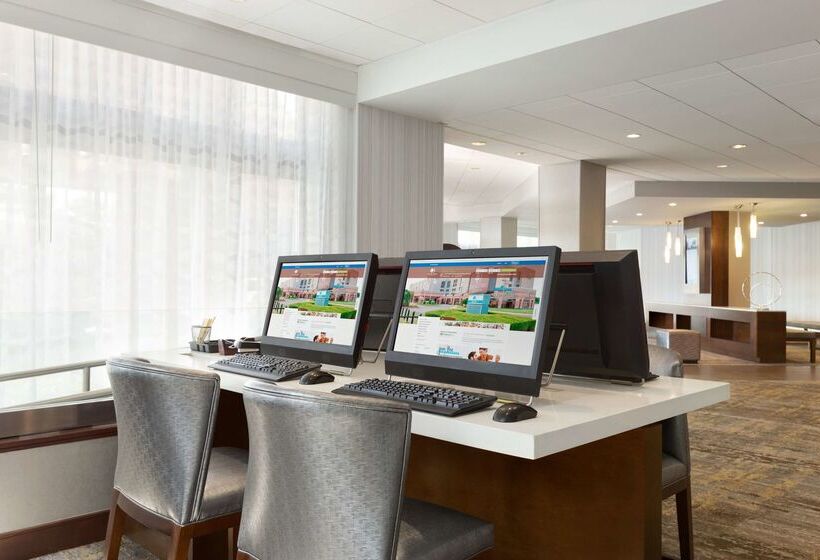 هتل Doubletree By Hilton Hartford  Bradley Airport