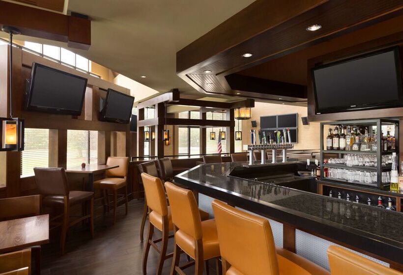 هتل Doubletree By Hilton Hartford  Bradley Airport