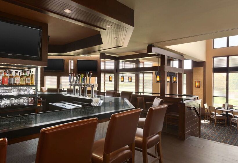 هتل Doubletree By Hilton Hartford  Bradley Airport