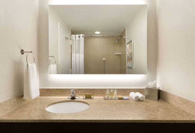 هتل Doubletree By Hilton Hartford  Bradley Airport