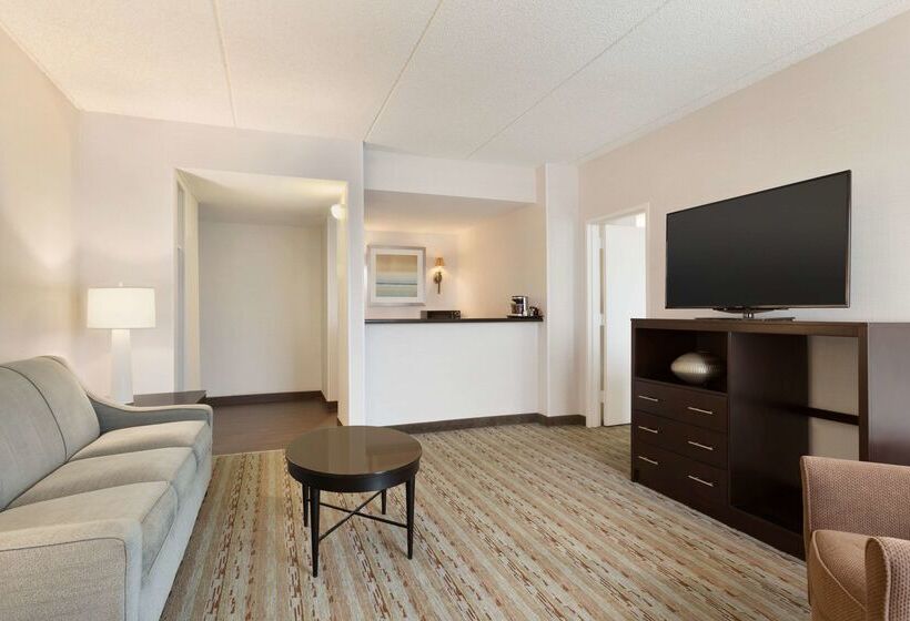 هتل Doubletree By Hilton Hartford  Bradley Airport