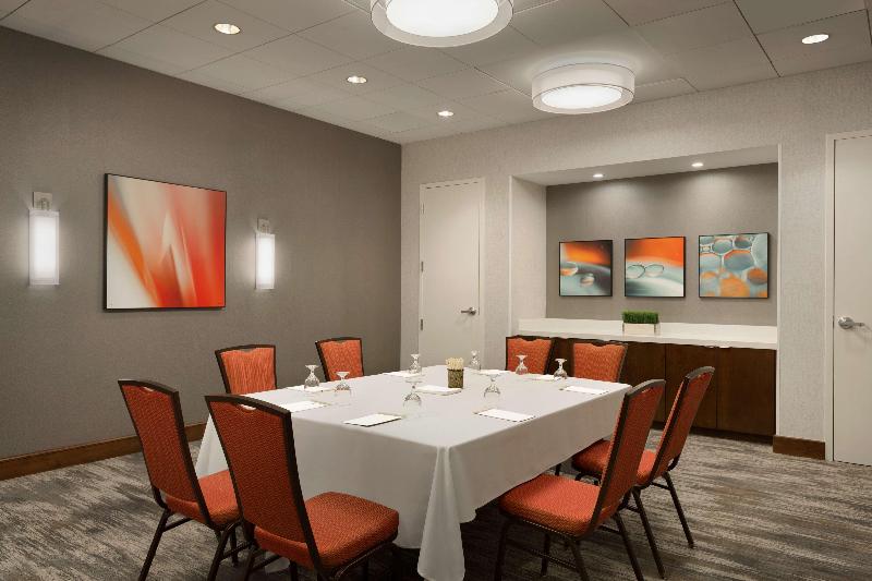 هتل Doubletree By Hilton Hartford  Bradley Airport