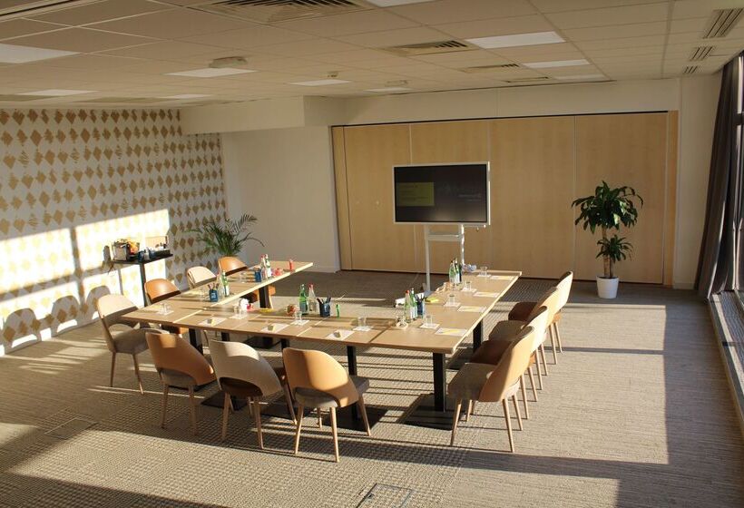 ホテル Golden Tulip Roissy Saint Witz