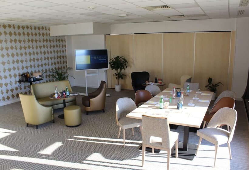 ホテル Golden Tulip Roissy Saint Witz