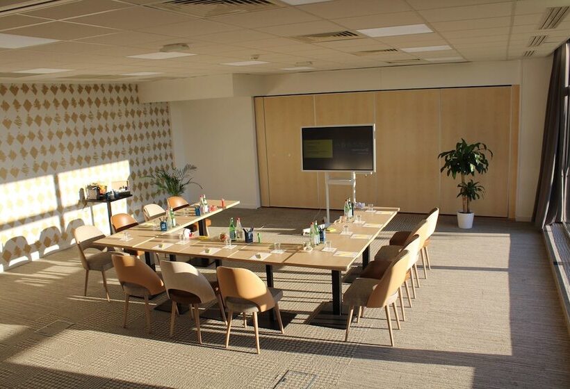 ホテル Golden Tulip Roissy Saint Witz