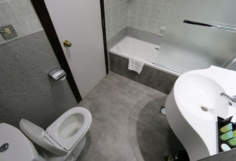 هتل Knight Armour