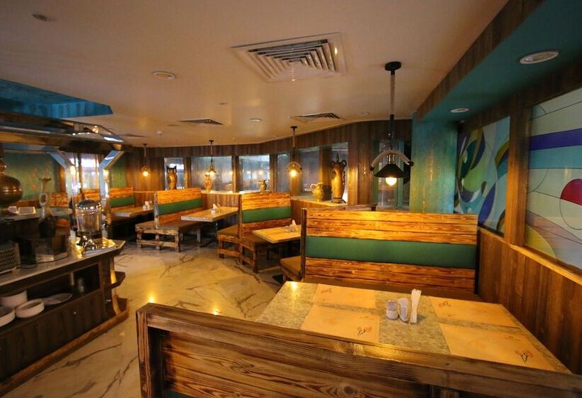 هتل Knight Armour