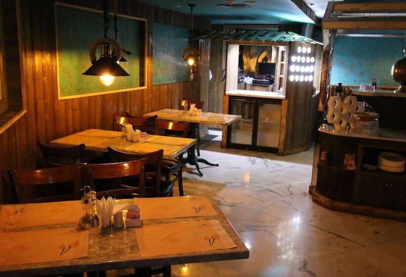 هتل Knight Armour