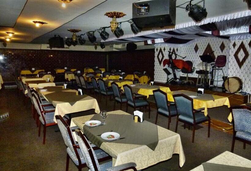 هتل Knight Armour