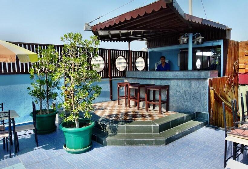 هتل Knight Armour