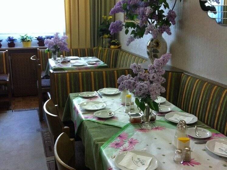 Hotel Hauser An Der Universitat