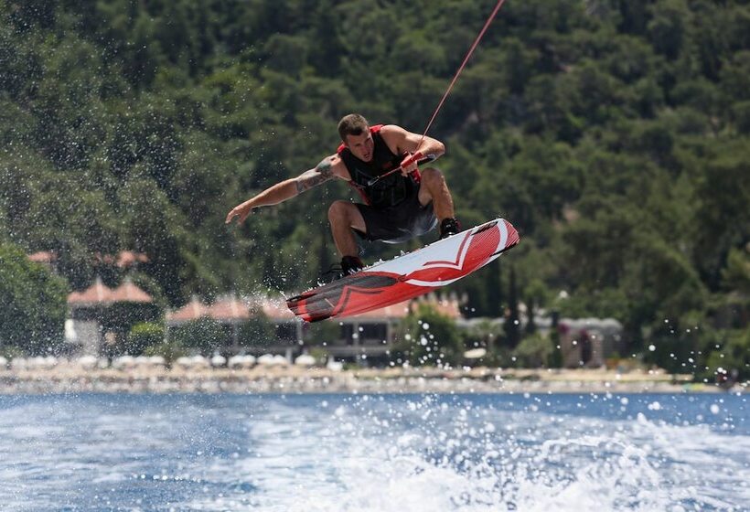 Отель Hillside Beach Club