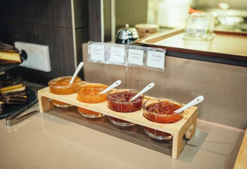 هتل Homaris West Side