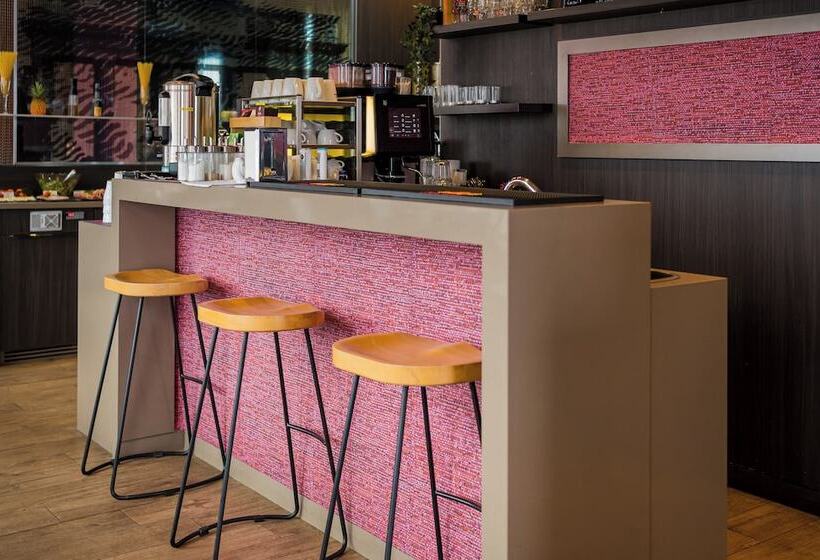 هتل Homaris West Side