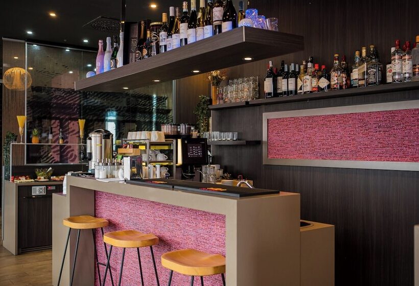 هتل Homaris West Side