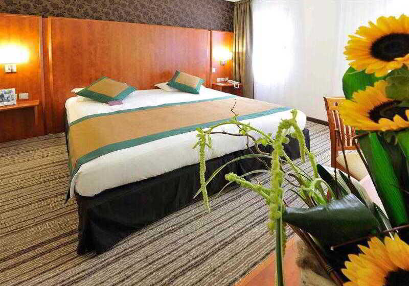 בית מלון כפרי Hôtel Mercure Rouen Centre Champdemars