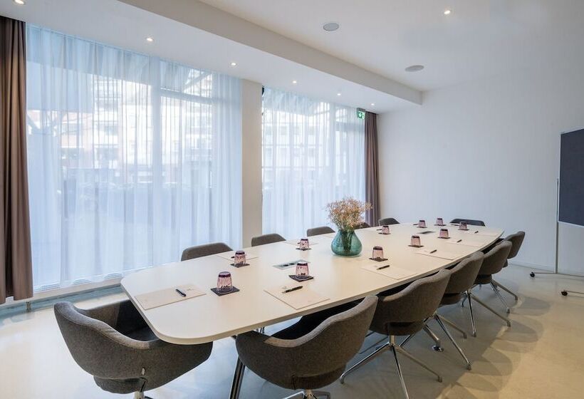 هتل Indigo   Dusseldorf   Victoriaplatz, An Ihg