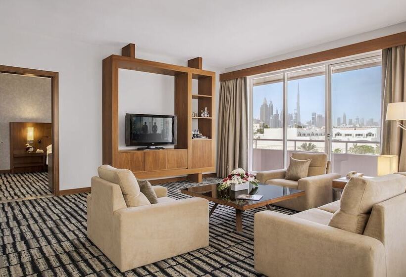 בית מלון כפרי Jumeira Rotana – Dubai