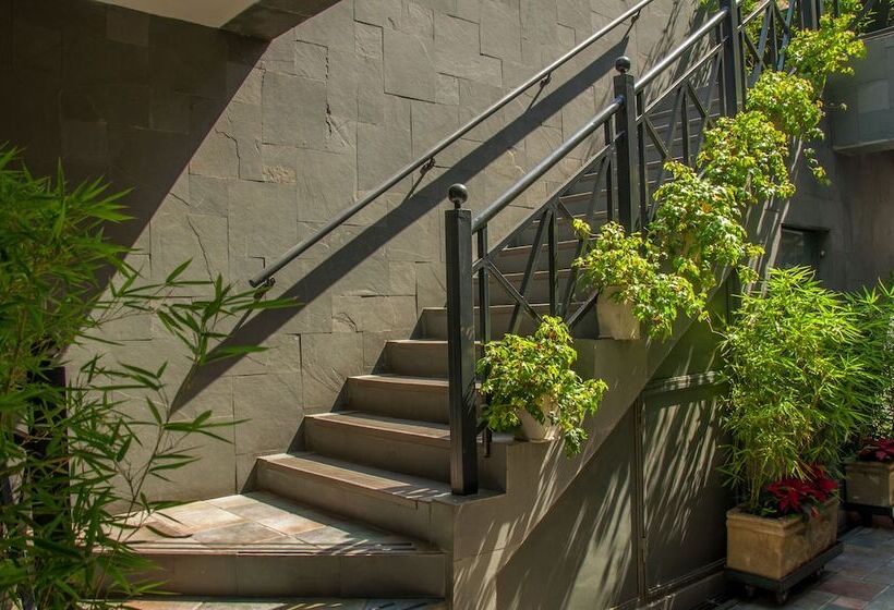 هتل Wyndham Garden Santiago Kennedy