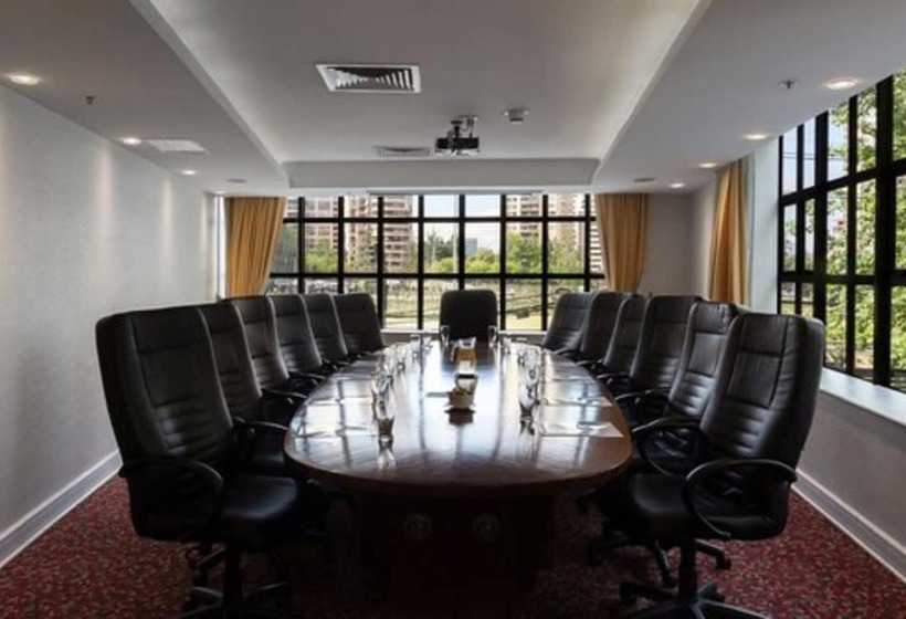 בית מלון כפרי Wyndham Garden Santiago Kennedy