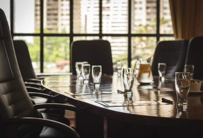 בית מלון כפרי Wyndham Garden Santiago Kennedy