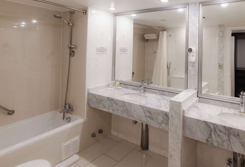 בית מלון כפרי Wyndham Garden Santiago Kennedy