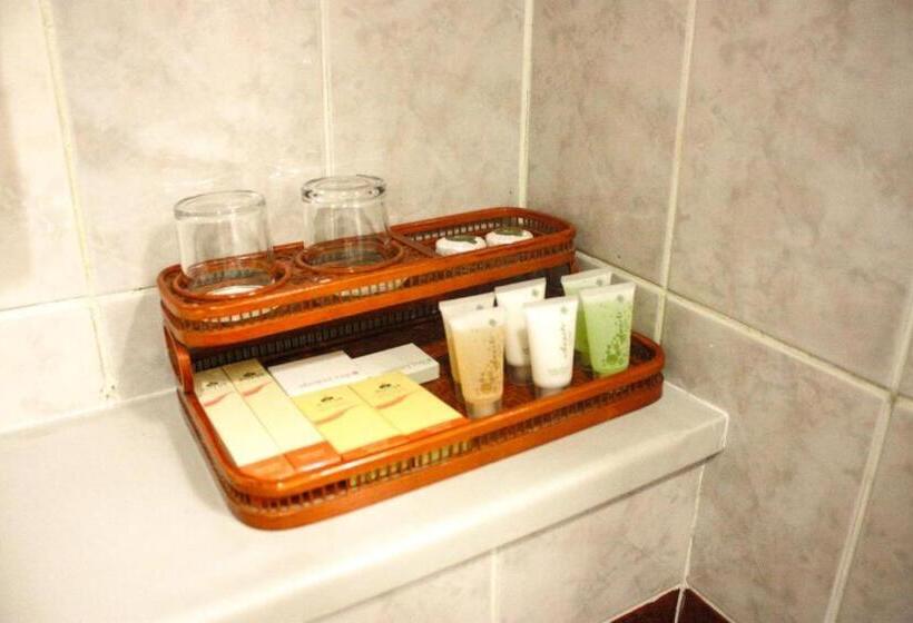 هتل Knight Armour