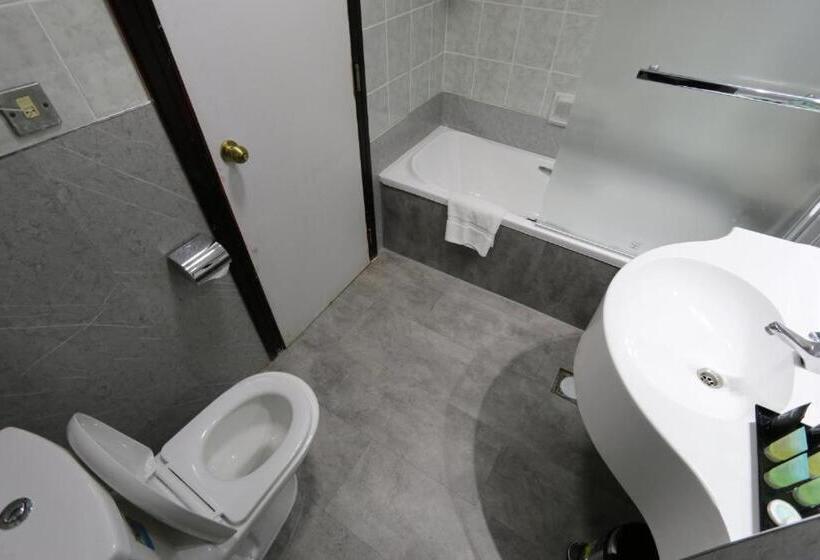 هتل Knight Armour