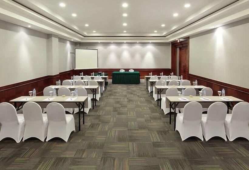 هتل Manado Tateli Resort And Convention