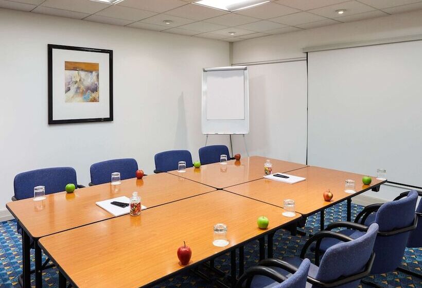 בית מלון כפרי Mercure Nottingham Sherwood