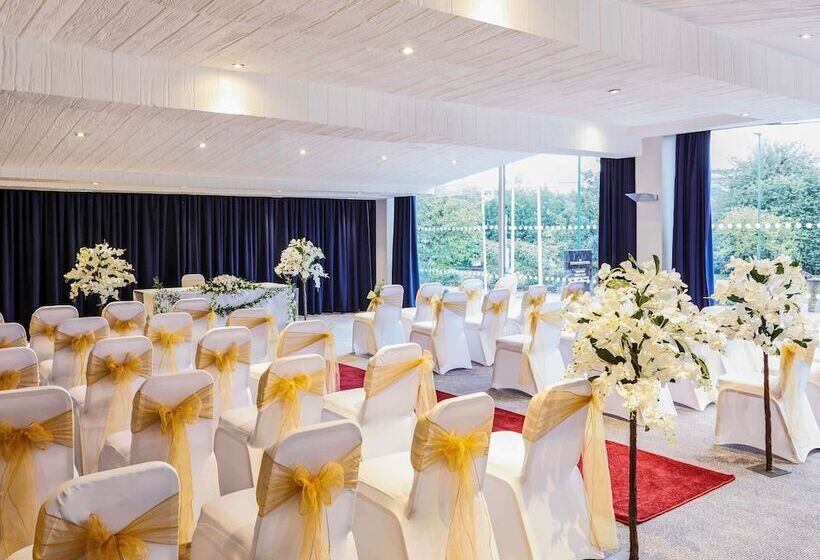 בית מלון כפרי Mercure Nottingham Sherwood