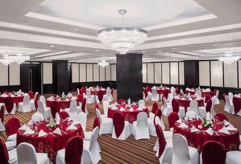 هتل Mövenpick Grand Al Bustan