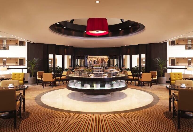 هتل Mövenpick Grand Al Bustan