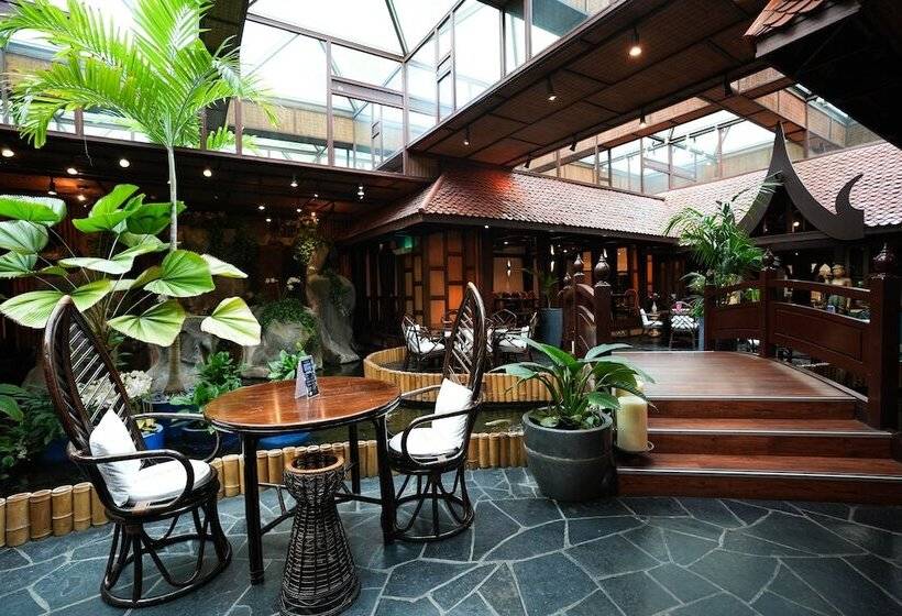 هتل Mövenpick Grand Al Bustan