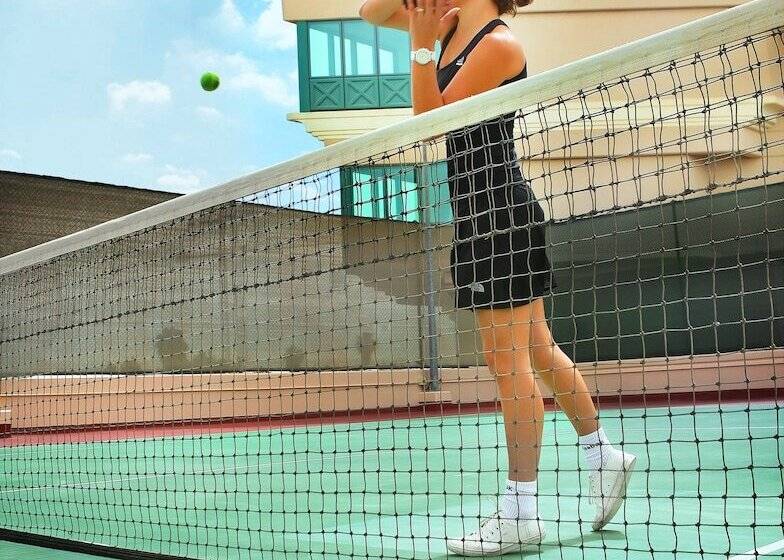 هتل Mövenpick Grand Al Bustan