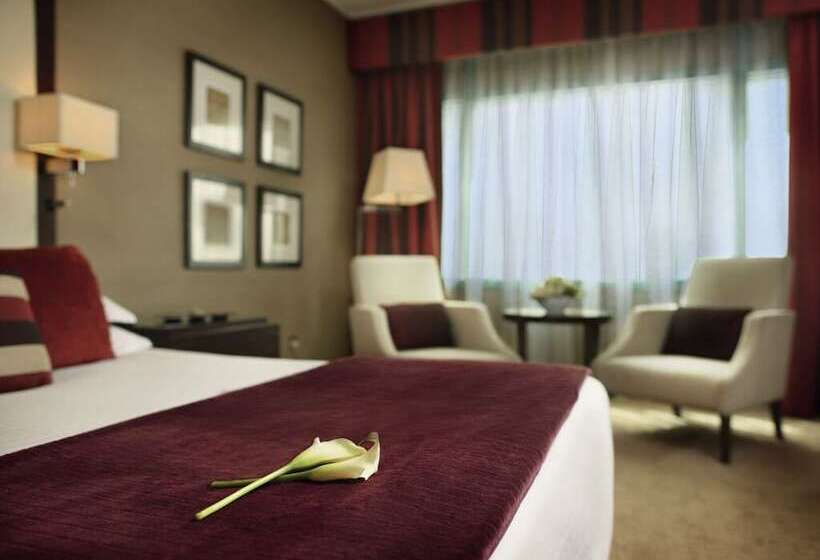 هتل Mövenpick Grand Al Bustan