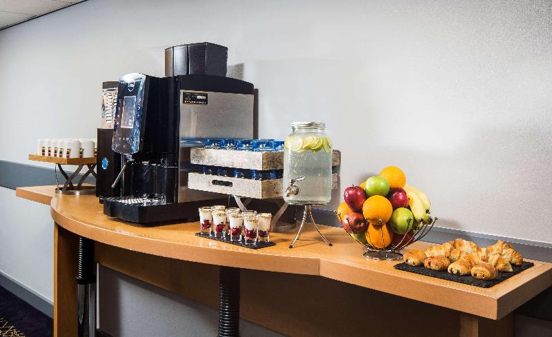 בית מלון כפרי Park Inn By Radisson Cardiff City Centre