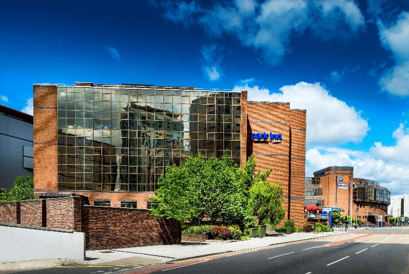 בית מלון כפרי Park Inn By Radisson Cardiff City Centre