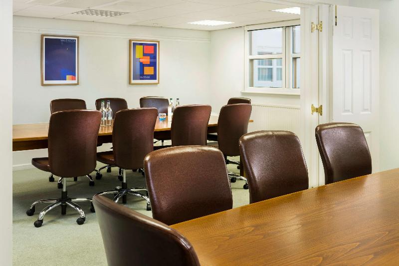 בית מלון כפרי Park Inn By Radisson Cardiff City Centre