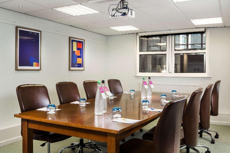 בית מלון כפרי Park Inn By Radisson Cardiff City Centre