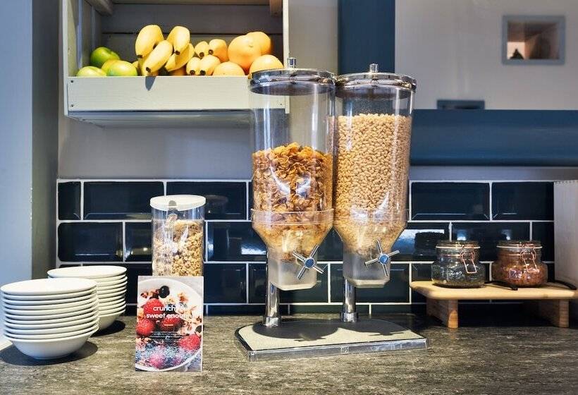 בית מלון כפרי Park Inn By Radisson Cardiff City Centre