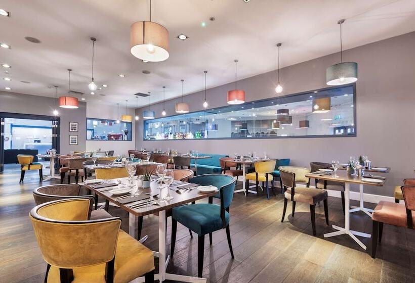 בית מלון כפרי Park Inn By Radisson Cardiff City Centre