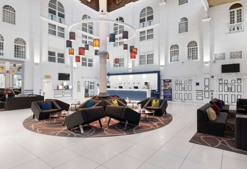 בית מלון כפרי Park Inn By Radisson Cardiff City Centre