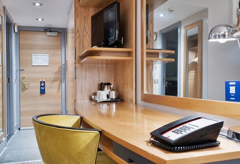 בית מלון כפרי Park Inn By Radisson Cardiff City Centre