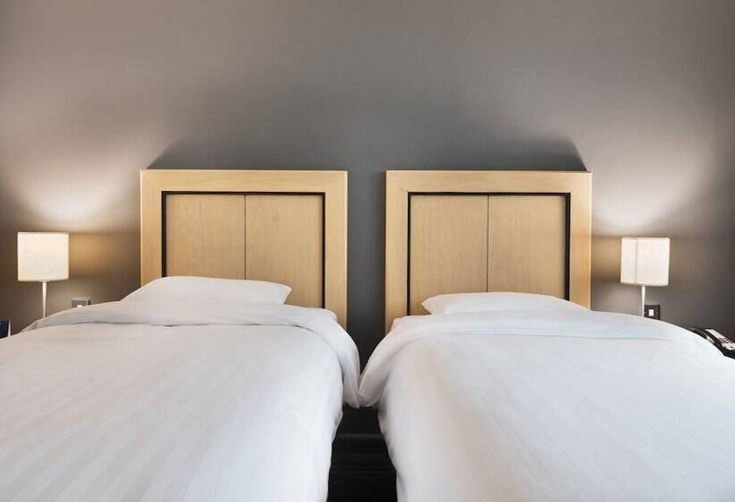 בית מלון כפרי Park Inn By Radisson Cardiff City Centre