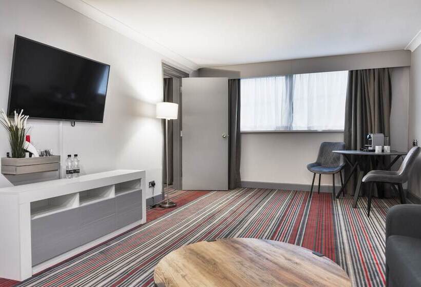 בית מלון כפרי Park Inn By Radisson Cardiff City Centre