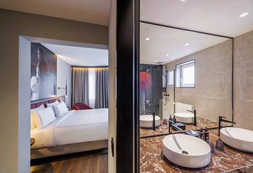 هتل Radisson Red Berlin Kudamm